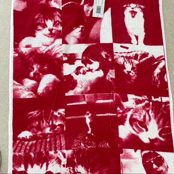 Taylor Swift Other - RARE- 🏖️ ❤️NWT- Taylor Swift 2012 Red Tour’ Beach / Pool Towel -